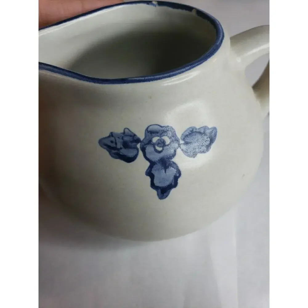 Pfaltzgraff Yorktowne Gravy Boat Blue Floral Country Cottagecore Small Chip